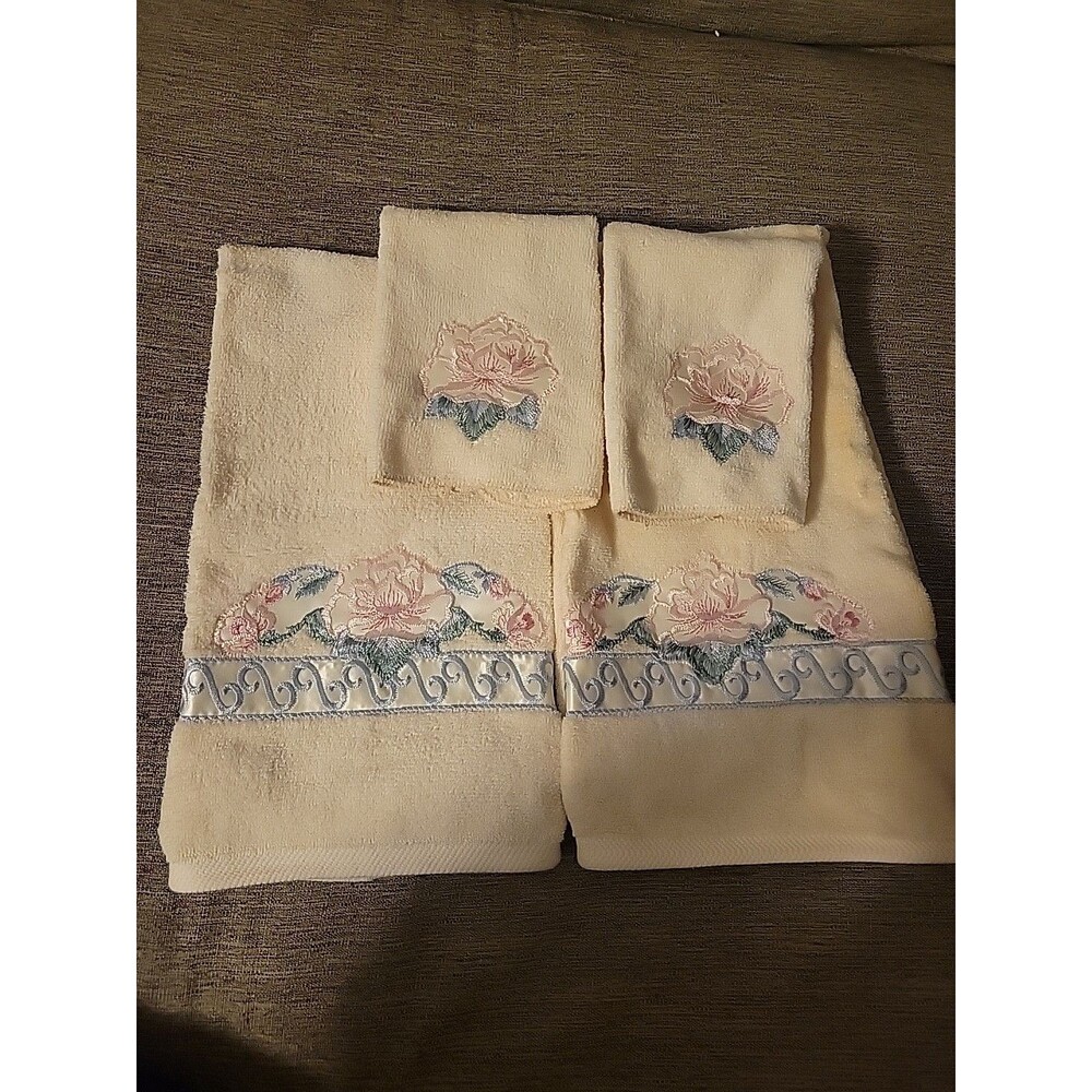 4 Towel Set- Pink Rose Hand Towels Wash Cloths Embroidered Vtg Ivory Cream USA
